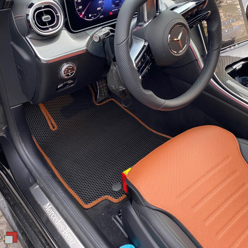 Mercedes C Klasa W206 dywaniki czarne pomarańczowe