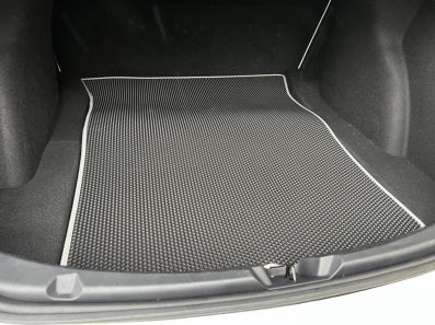 Tesla Model 3 1 gen Sedan (2017-2025)