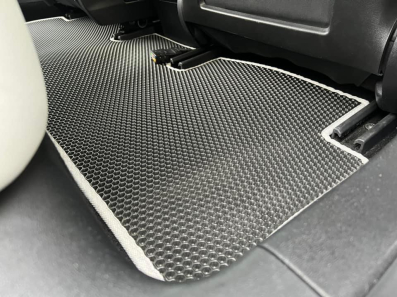 Tesla Model 3 1 gen Sedan (2017-2025)